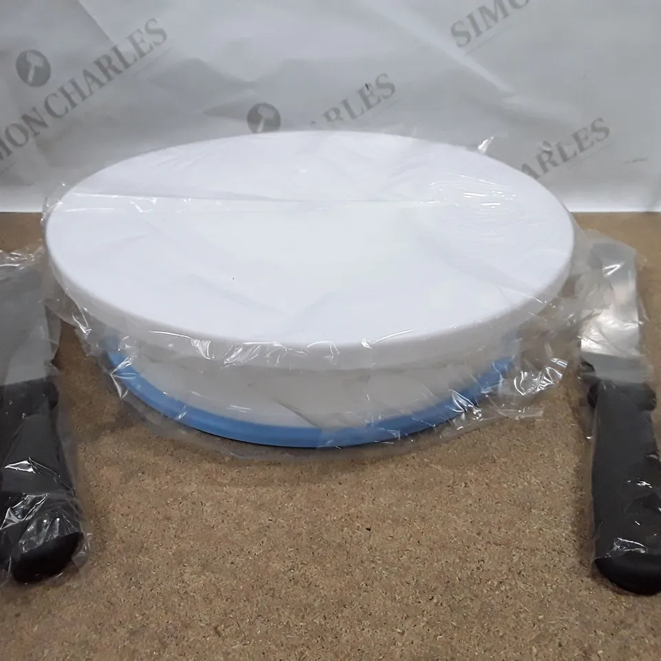 BOX CONTAINING 7 CAKE TURNTABLES