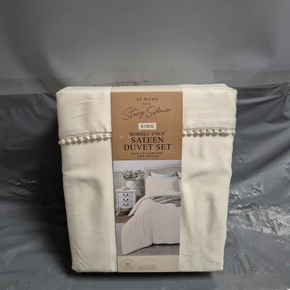 AT HOME WITH STACEY SOLOMON BOBBLE EDGE SATEEN DUVET SET - KING