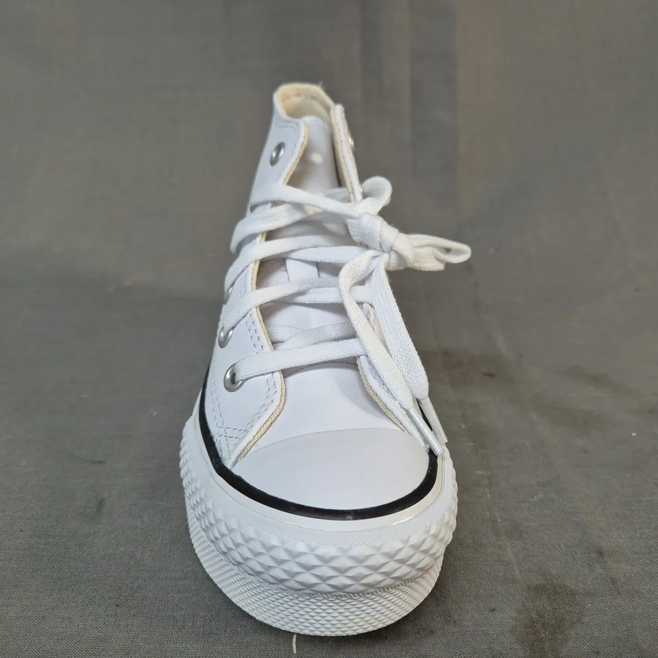 BOXED PAIR OF CONVERSE KID'S SHOES IN WHITE UK SIZE 11