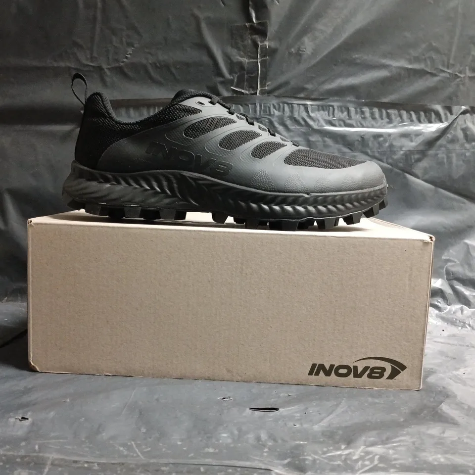 BOXED PAIR OF INOV8 MUDTALON WIFE-FIT TRAIL RUNNING SHOES IN BLACK SIZE UK 9.5
