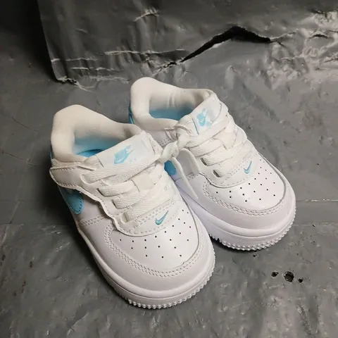 PAIR OF NIKE FORCE 1 CHILDRENS TRAINERS - CHILDRENS 4.5