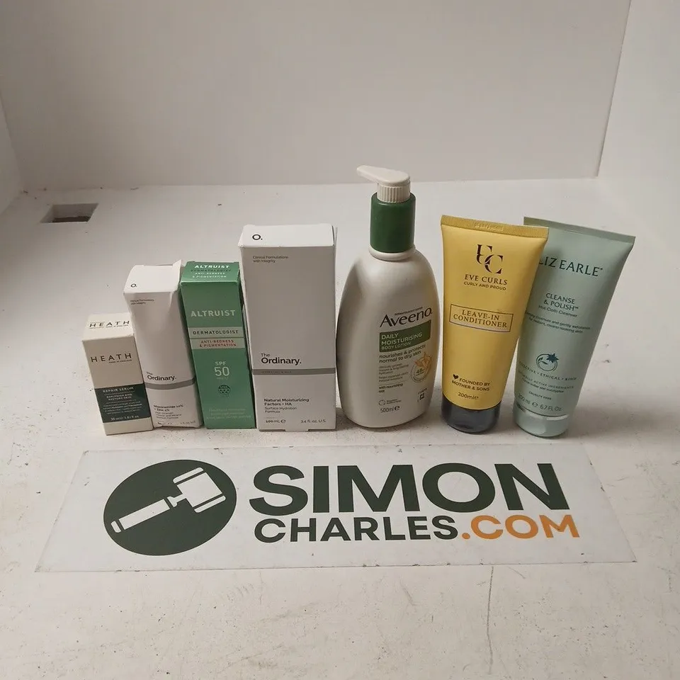 APPROXIMATELY 15 ASSORTED HEALTH & BEAUTY PRODUCTS TO INCLUDE LIZ EARLE HOT CLOTH CLEANSER, HEATH REPAIR SERUM, AVEENO BODY LOTION, ETC - COLLECTION ONLY