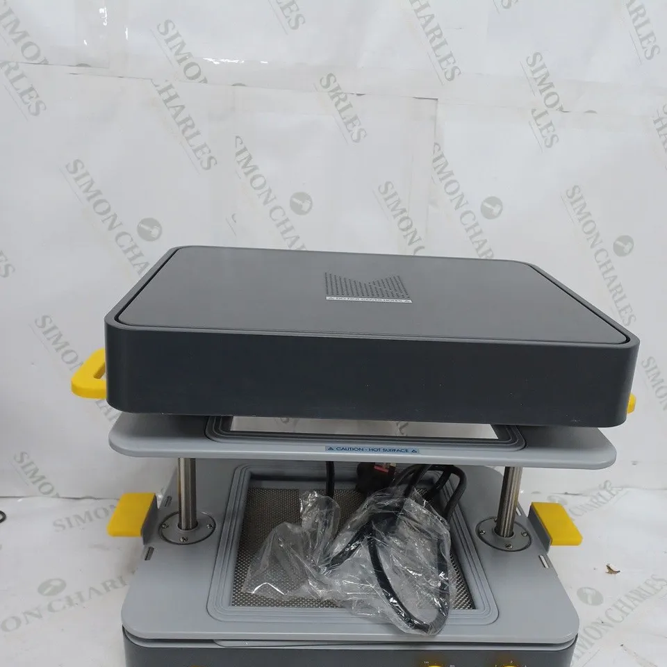 MAYKU FORMBOX DESKTOP VACUUM FORMING MACHINE