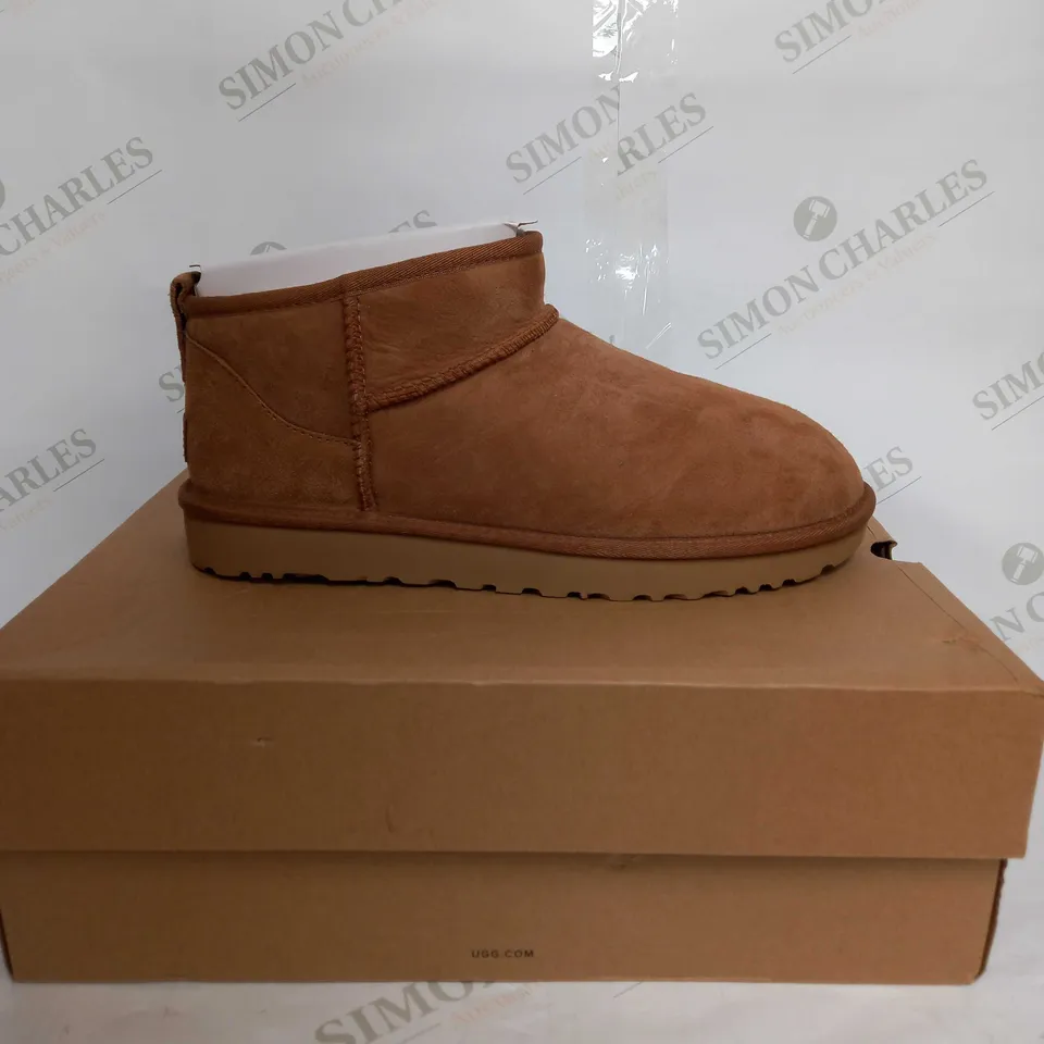 UGG W CLASSIC ULTRA MINI IN BROWN - UK 9