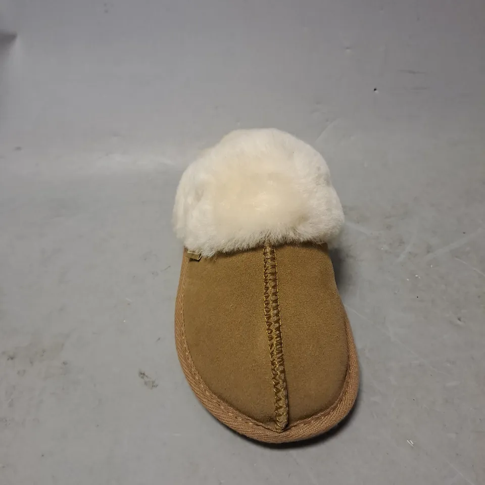 PAIR OF JUST SHEEPSKIN SLIPPERS IN TAN BROWN/CREAM SIZE 3/4