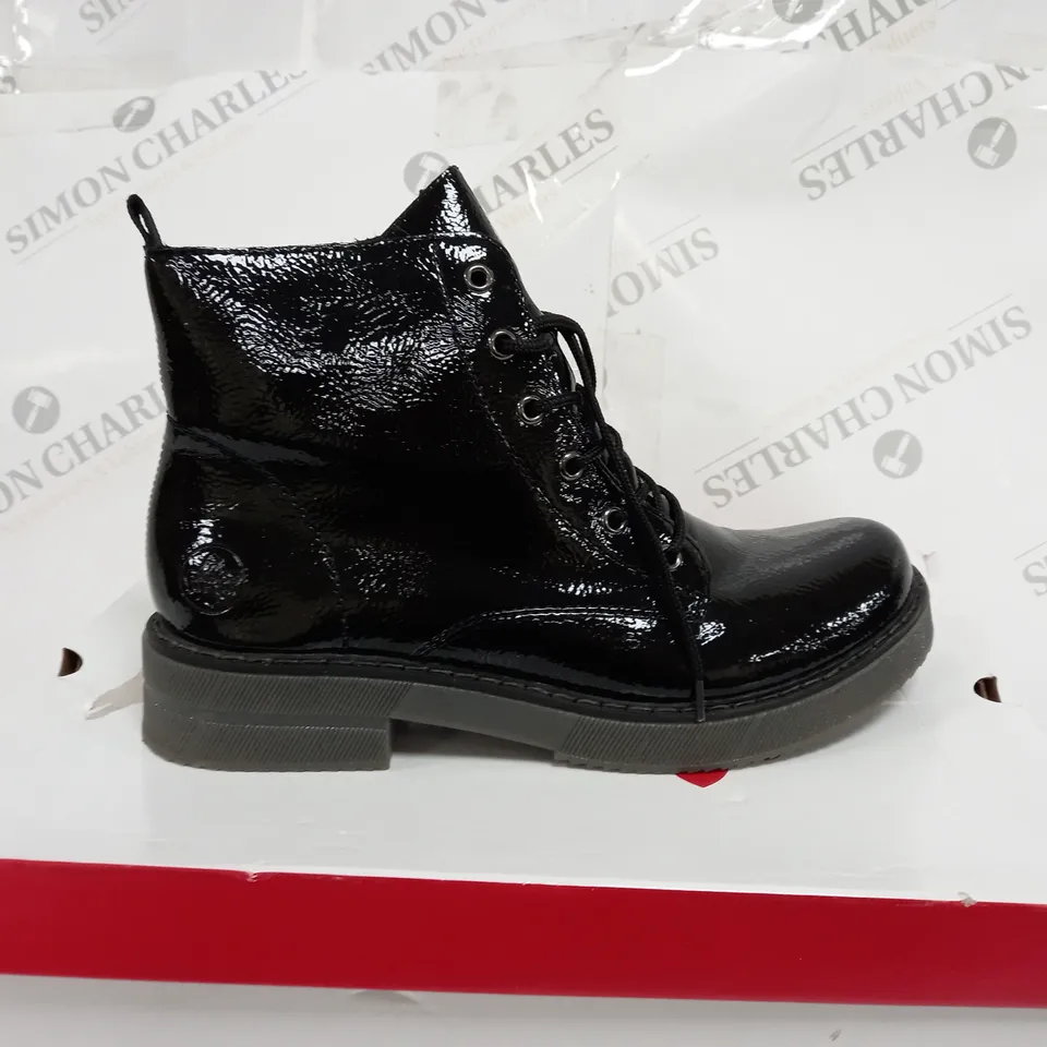 BOXED PAIR OF RIEKER LACE UP BOOTS IN BLACK - SIZE 7.5