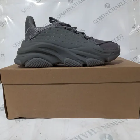 BOXED PAIR OF STEVE MADDEN TRAINERS IN GREY UK SIZE 6
