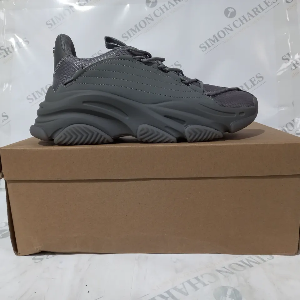 BOXED PAIR OF STEVE MADDEN TRAINERS IN GREY UK SIZE 6