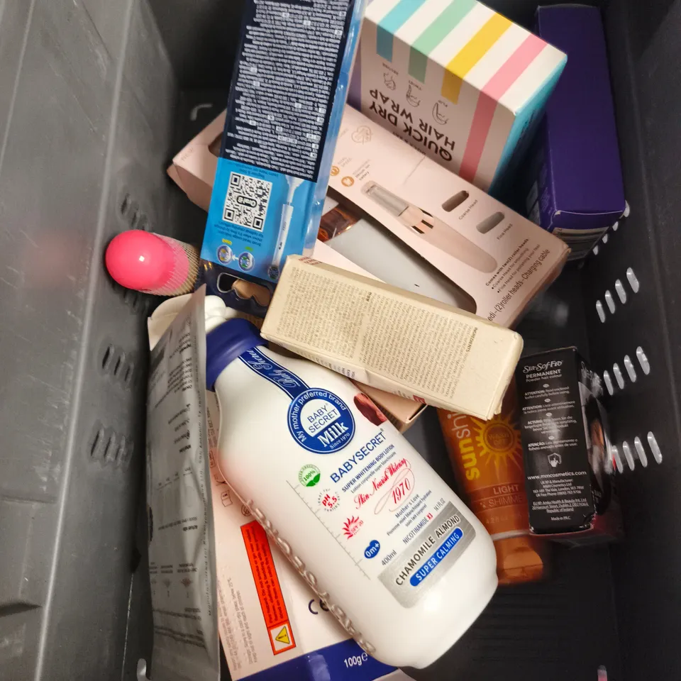 APPROXIMATEY 20 ASSORTED HEALTH AND BEAUTY PRODUCTS TO INCLUDE - STARFACE LIP BALM - NEOM MAGNESIUM BODY BUTTER - NEAL'S YARD CLEANSING MILK - ETC