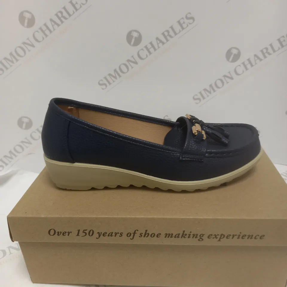 BOXED PAIR OF CUSHION WALK LOAFERS IN NAVY - SIZE 5