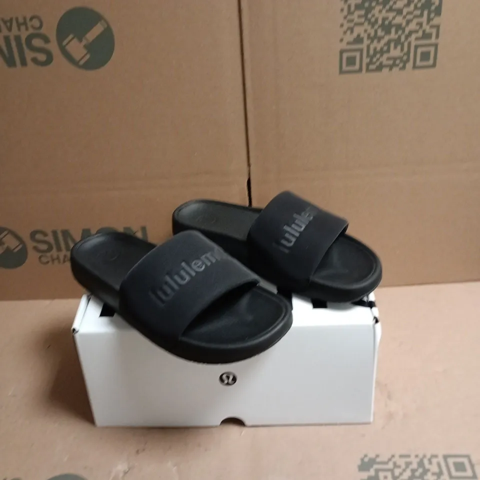 LULULEMON W ROSTFLEX SLIDE GRAPHIC – UK 3.5