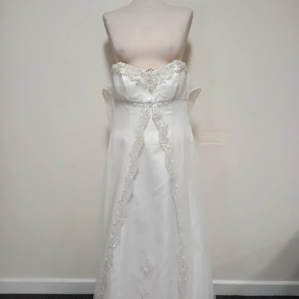 DESTINATIONS  BY ROSETTA NICOLINI WHITE & SILVER WEDDING DRESS - SIZE UNSPECIFIED 