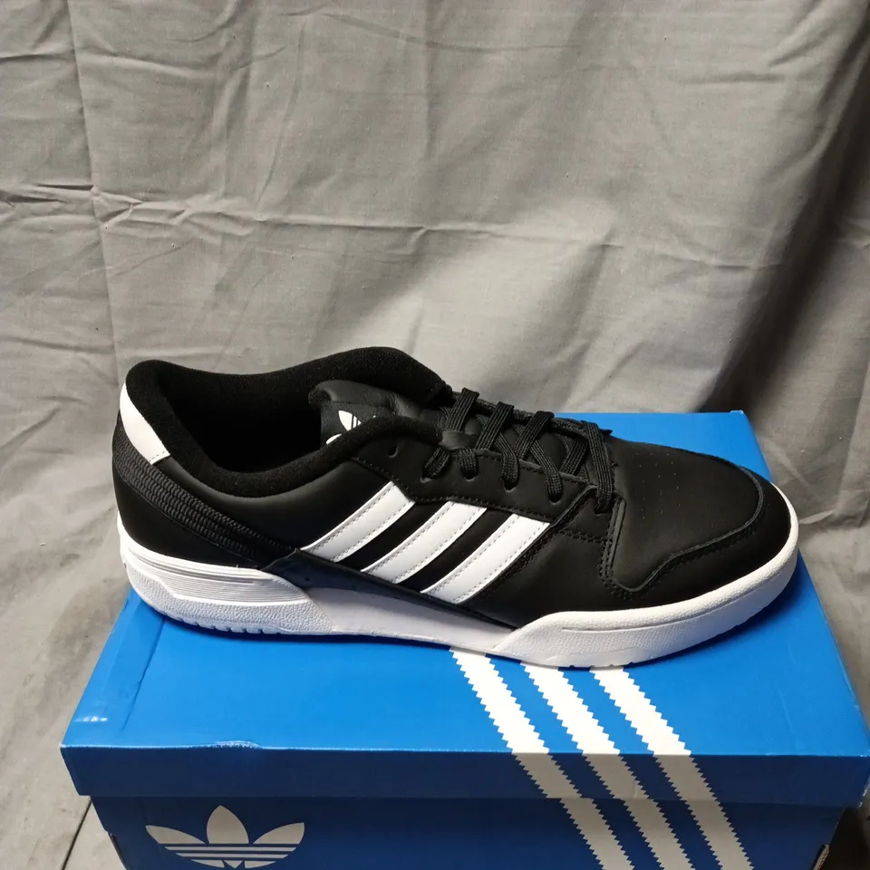 ADIDAS SNEAKERS – BLACK WITH WHITE 3-STRIPE DESIGN SIZE 11 BOXED