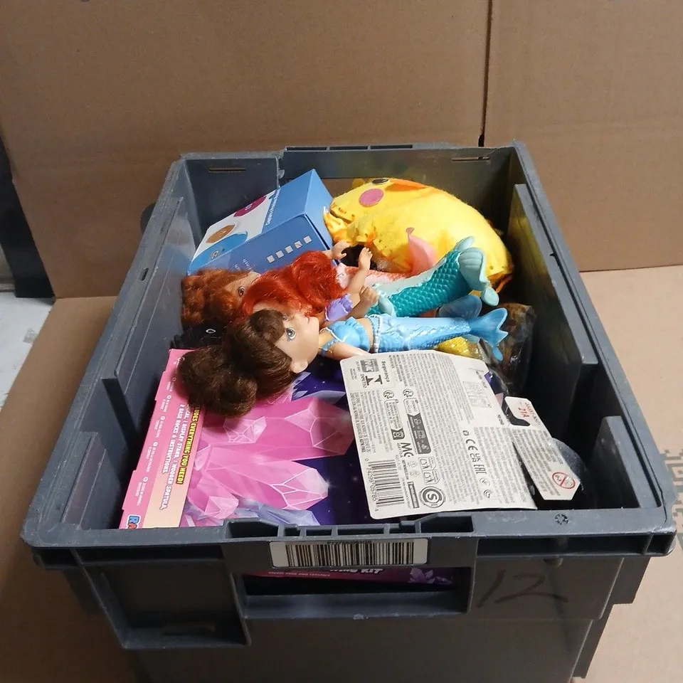 TOTE OF APPROXIMATELY 20 ASSORTED TOYS/RELATED ITEMS TO INCLUDE crystal growing kit, soft toy, camera, hot wheels magic 8 ball, dolls etc