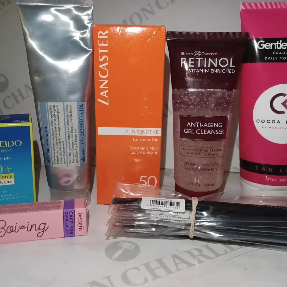 LOT OF APPROX 15 ASSORTED BEAUTY PRODUCTS TO INCLUDE DAVINES SU TAN MAXIMIZER, LANCASTER SUN SENSITIVE SUN MILK, COCOA BROWN GENTLE BRONZE GRADUAL TANNING MOISTURISER, ETC 