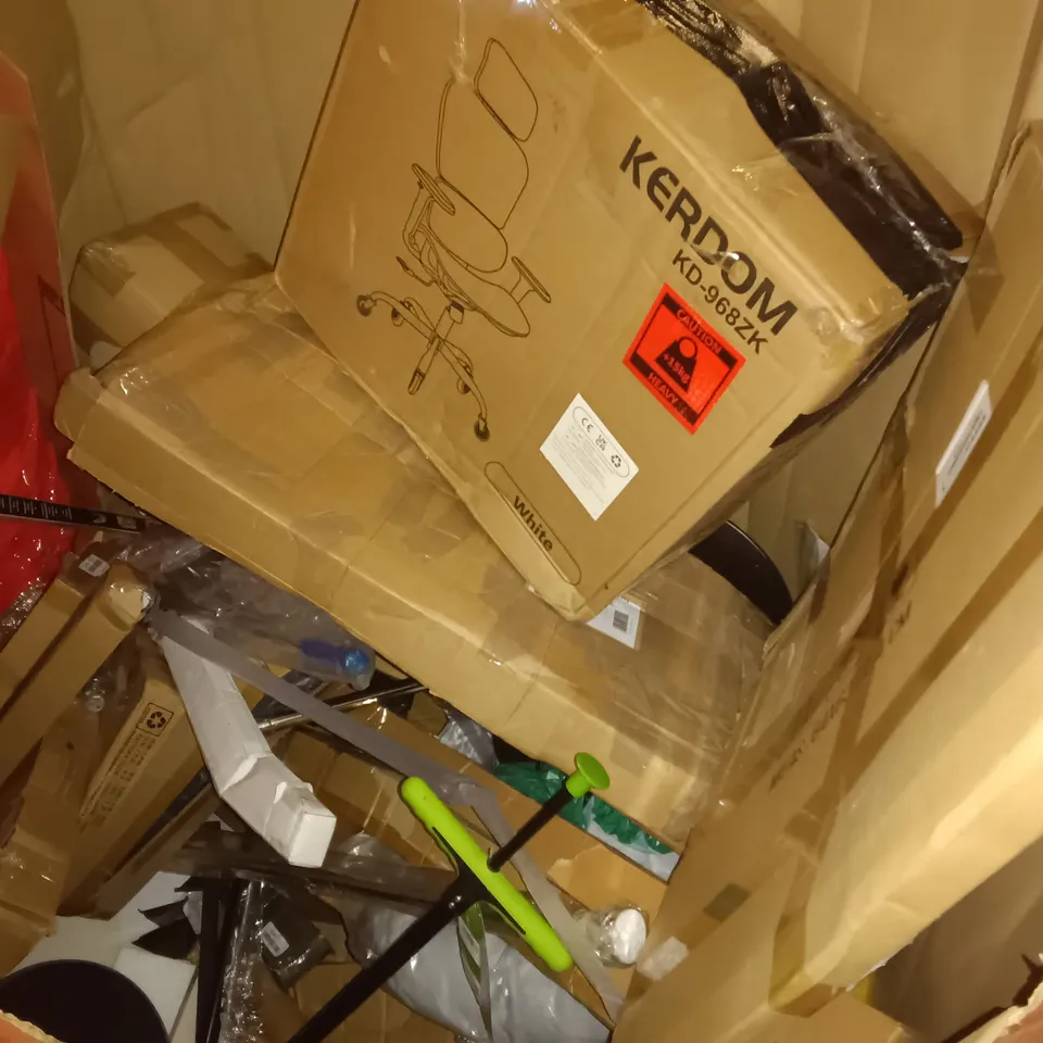 PALLET OF ASSORTED ITEMS TO INCLUDE OVERMONT FOLDING CHAIR, WEEDERS AND BOXED OFFICE CHAIR