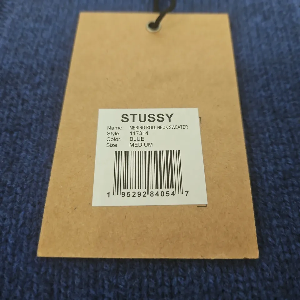 STUSSY MERINO ROLL NECK SWEATER – BLUE, MEDIUM