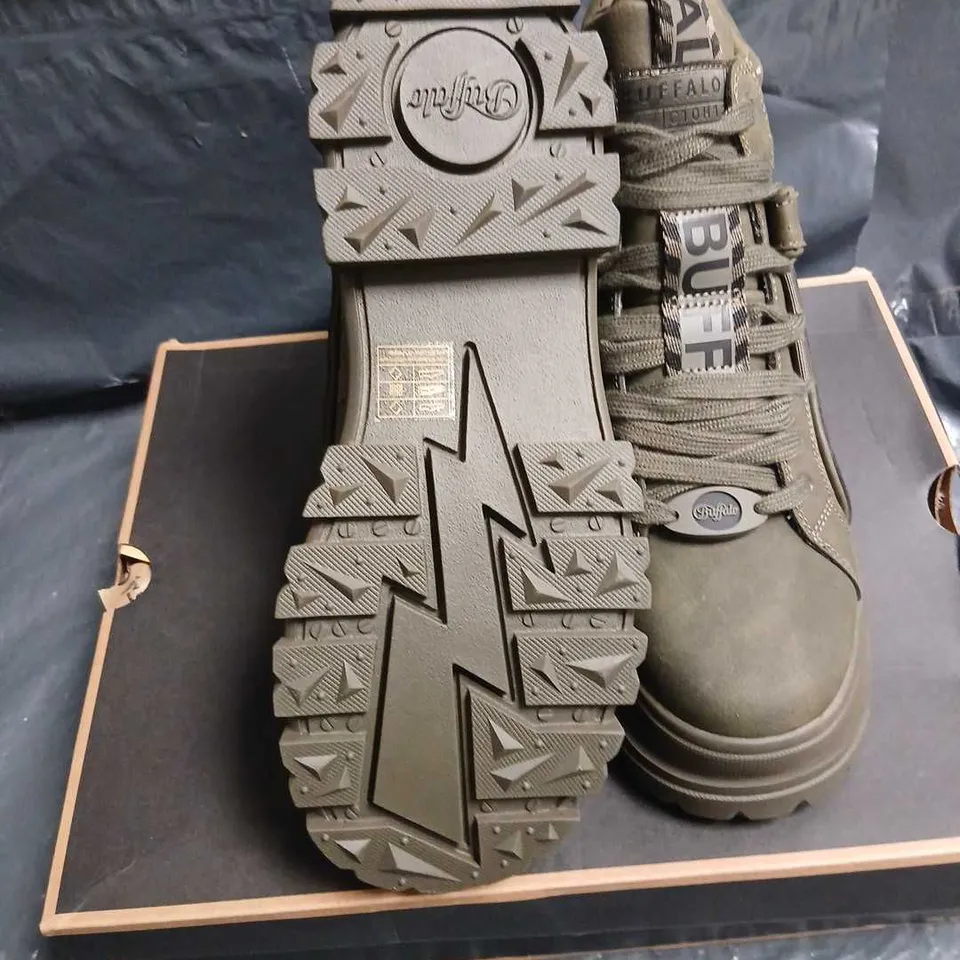 BUFFALO ASPHA NC MID VEGAN NUBUCK BOOTS – KHAKI, UK 6.5 (EU 40)