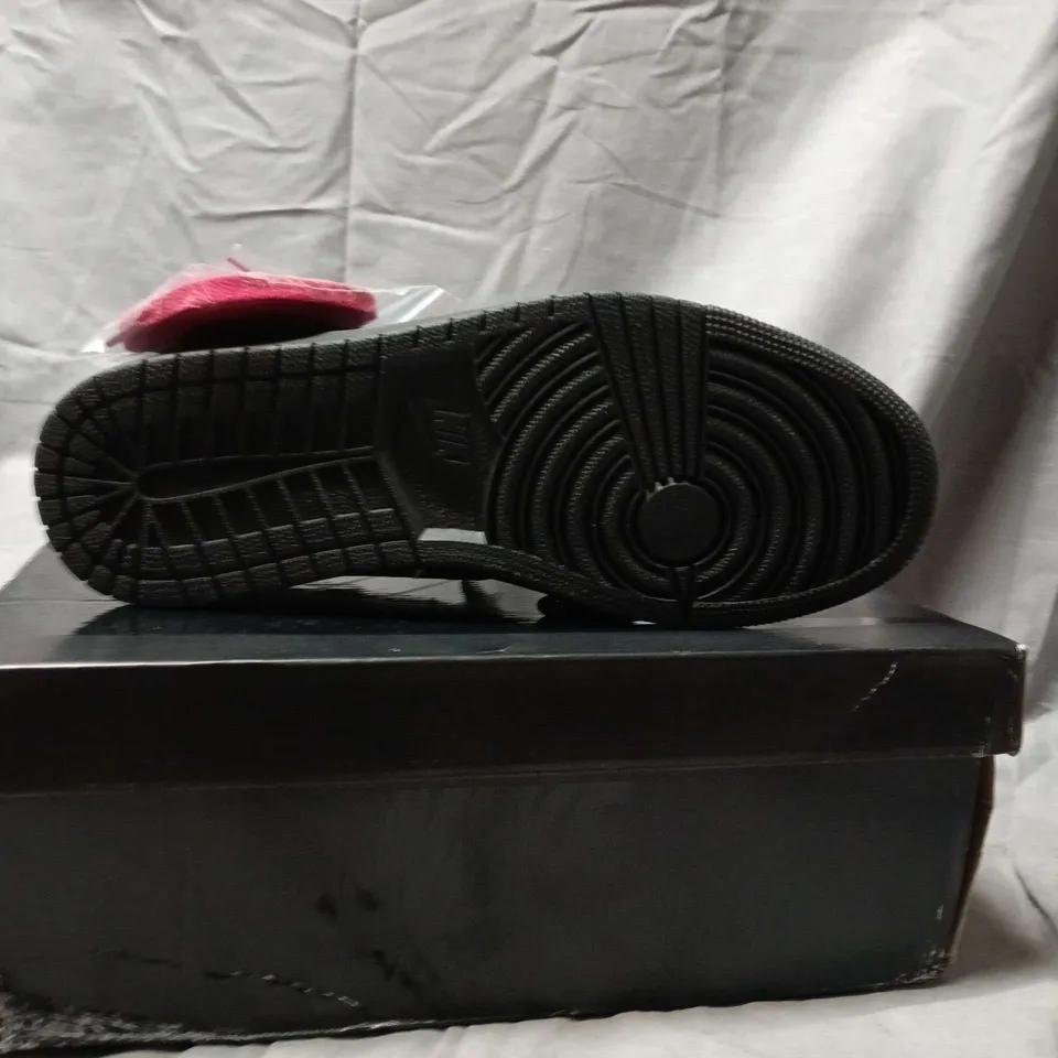 NIKE AIR MEN'S SNEAKERS UK SIZE 8.5 - CACTUS JACK, TRAVIS SCOTT EDITION BLACK  WITH SPARE LACES