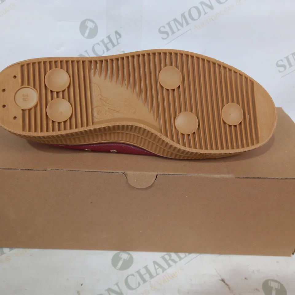 BOXED PAIR OF NOVESTA STAR MASTER SHOES IN RED UK SIZE 6