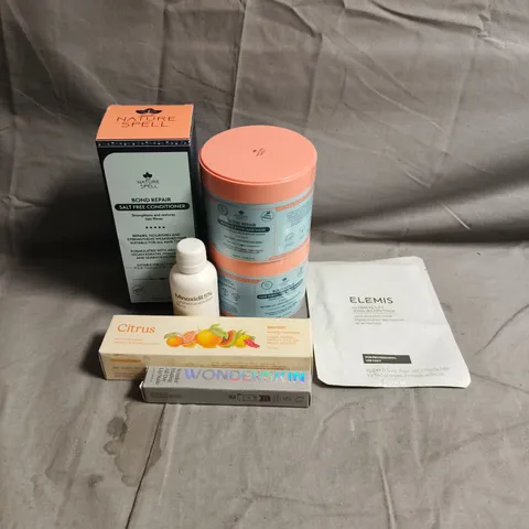 APPROXIMATEY 20 ASSORTED HEALTH AND BEAUTY PRODUCTS TO INCLUDE - ELEMIS JOWL & CHIN MASK - WONDERSKIN ALL-DAY LIP STAIN - SONS MINOXIDIL 5% - ETC