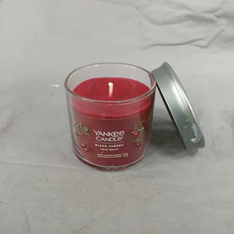 YANKEE CANDLE BLACK CHERRY – 122G CANDLE IN CLEAR GLASS JAR