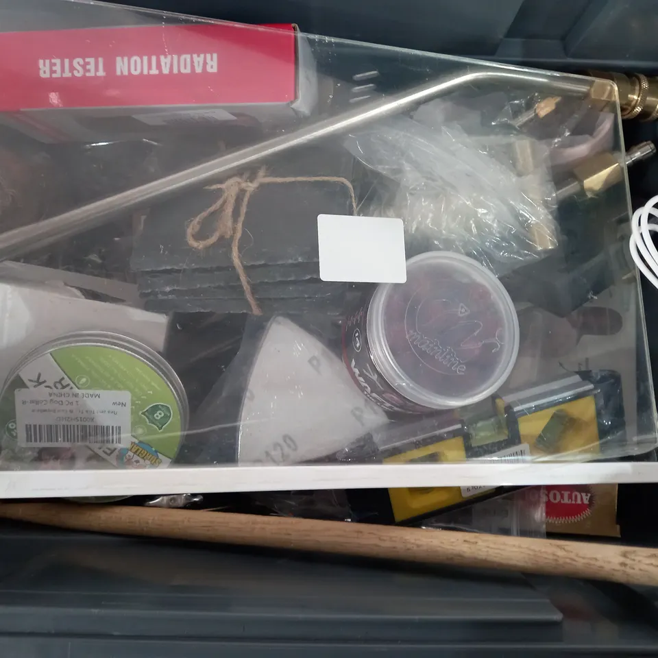 BOX OF APPROXIMATELY 9 ASSORTED ITEMS TO INCLUDE - PUSHPINS 200 - KITCHEN TOUNGES - SLATE PLACE MATS ECT