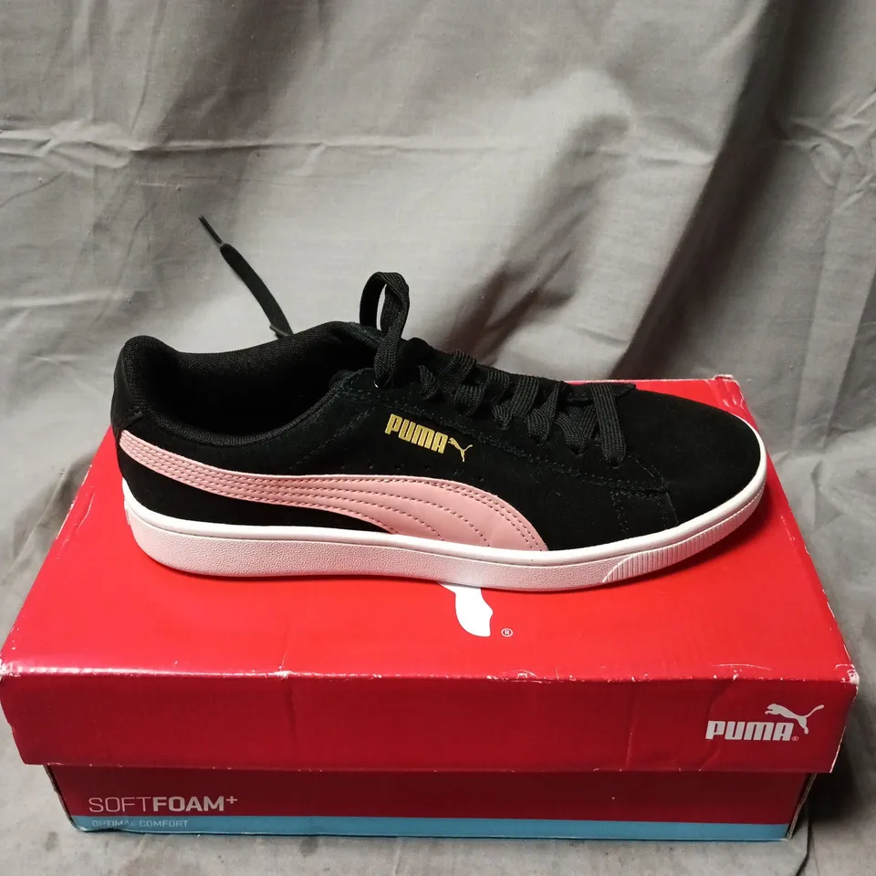 PUMA SOFTFOAM+ SNEAKERS – BLACK WITH PINK STRIPE UK 5