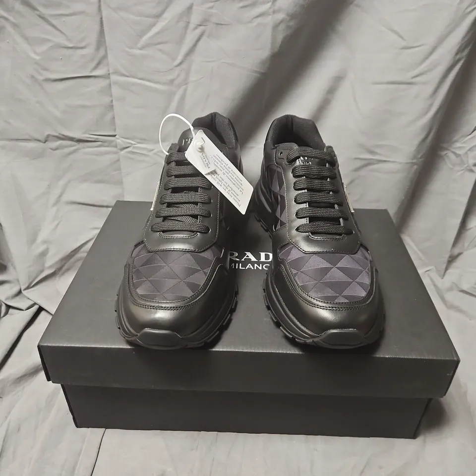 PRADA CALZATURE UOMO BLACK SNEAKERS – SIZE 11 (BOXED)