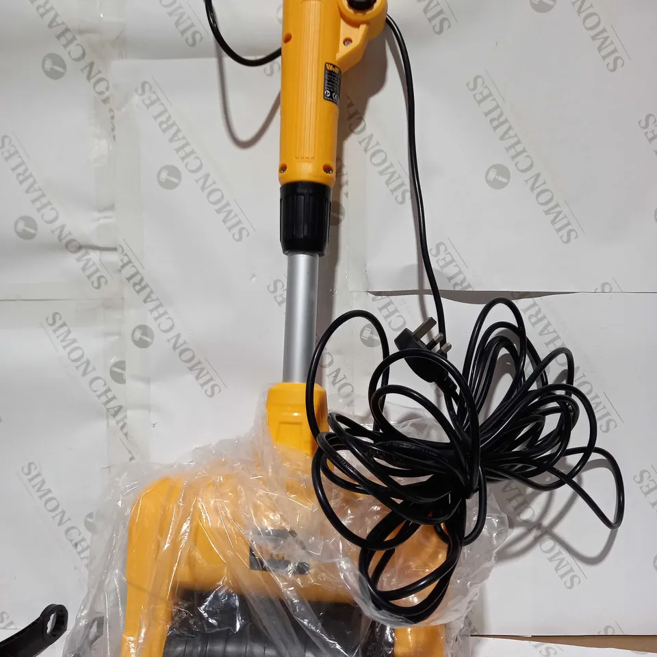 WOLF 2 IN 1 MULTI FUNCTION GARDEN AND YARD BRUSH - COLLECTION ONLY