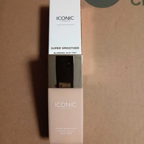 ICONIC LONDON SUPER SMOOTHER BLURRING SKIN TINT – BOXED 30ML