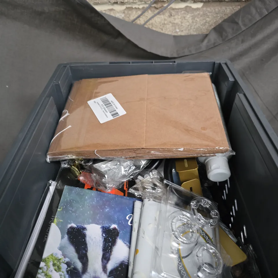 APPROXIMATELY 20 ITEMS INCLUDING ECO EGG POWER LIQUID AQUA CREST AND A SHOWER HOSE PLUS VARIOUS HOUSEHOLD ITEMS .