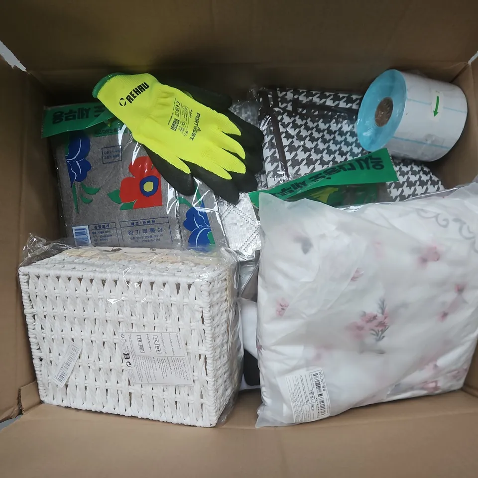 APPROXIMATELY 15 ASSORTED HOUSEHOLD PRODUCTS TO INCLUDE PORTWEST WORK GLOVES, LABELS, 3 PC MINI STORAGE SET, ETC - COLLECTION ONLY