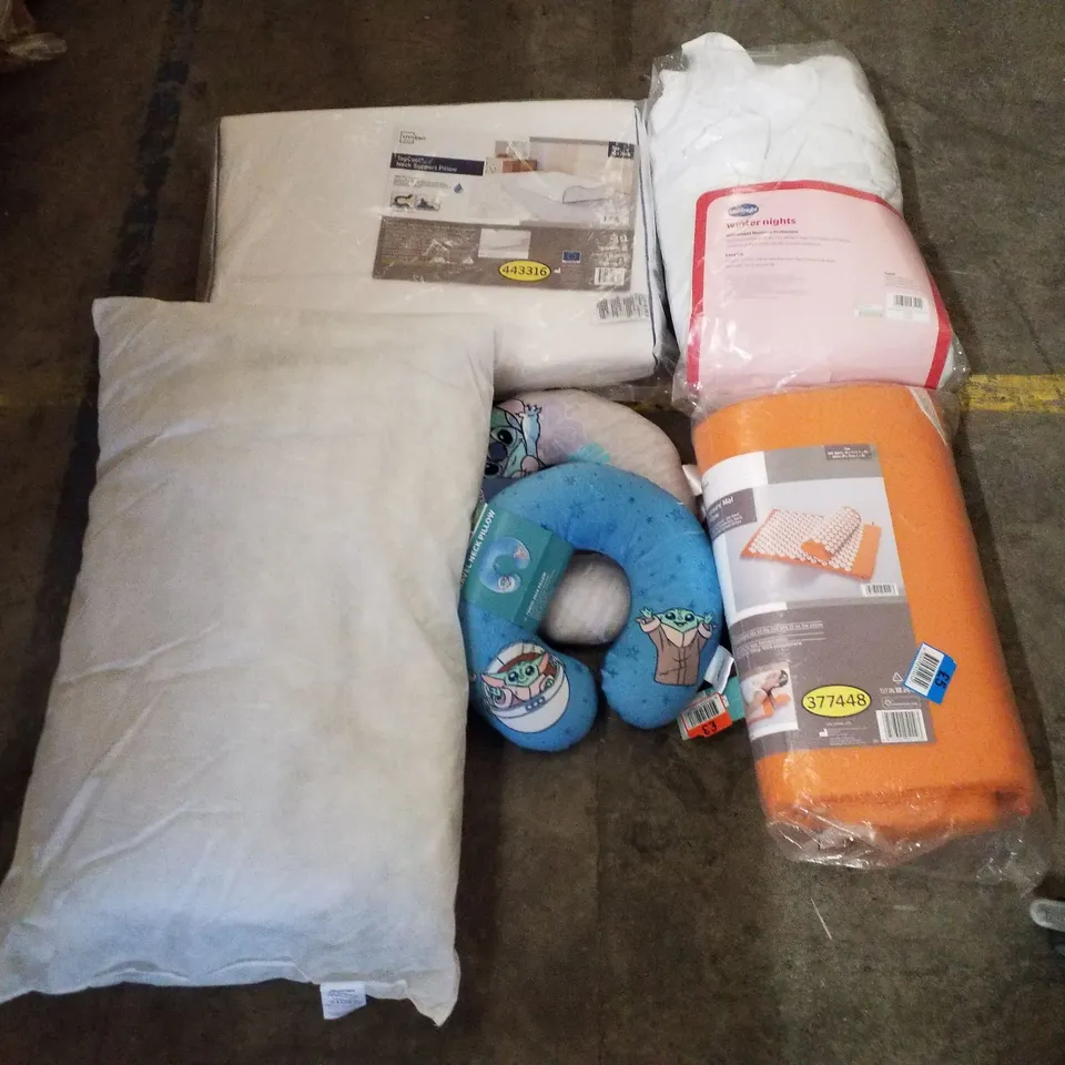 PALLET OF 2 BOXES CONTAINING ASSORTED PILLOWS & CUSHIONS