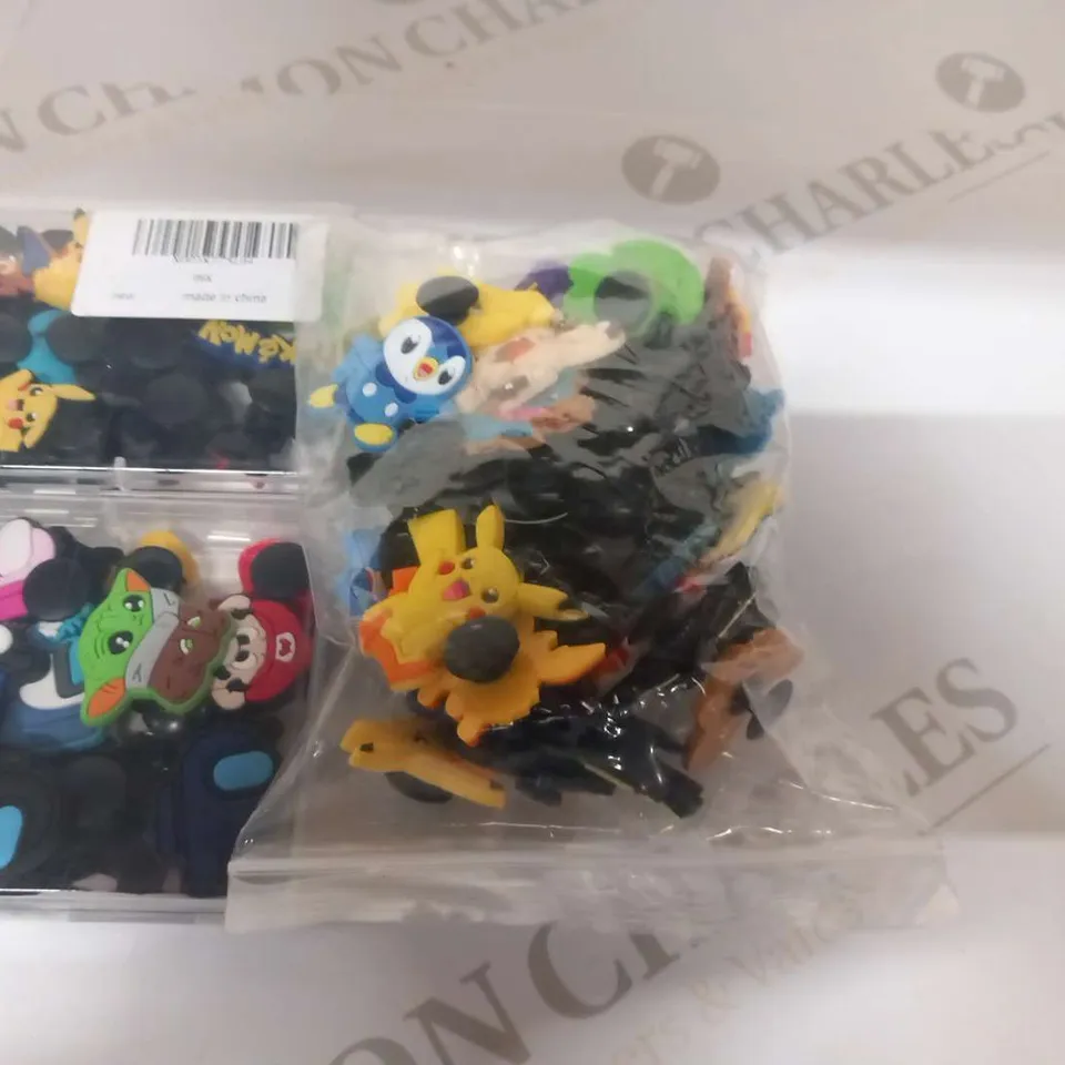 APPORXIMATELY 17 PACKS OF ASSORTED SHOE CHARMS
