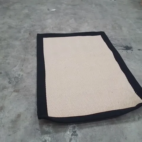 QUALITY DESIGNER AREA RUG - APPROXIMATELY 87x61cm