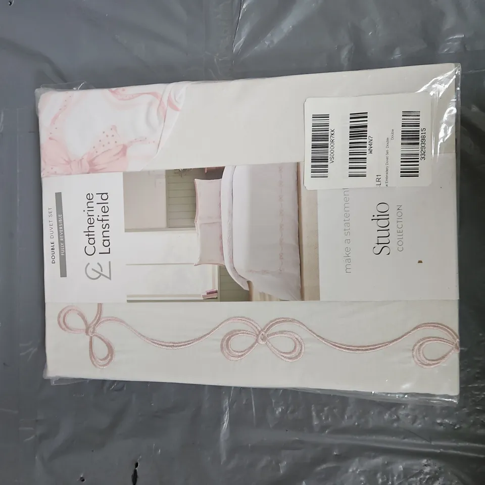 CATHERINE LANSFIELD BOW EMBROIDERY DUVET SET – WHITE & PINK