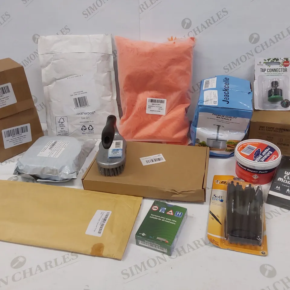 15 BRAND NEW ITEMS TO INCLUDE: 2 PLATE HOLDER DISPLAY STANDS, TRAFFIC SIGN FLASH CARDS, PACK OF BIC PENS, JEACKCELLE HAMBURGER PRESS
