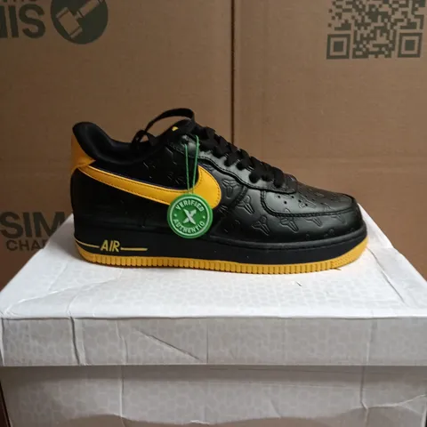 NIKE AIR FORCE 1 LOW RETRO QS KB – BLACK/YELLOW, US 7.5 (UK 6.5)
