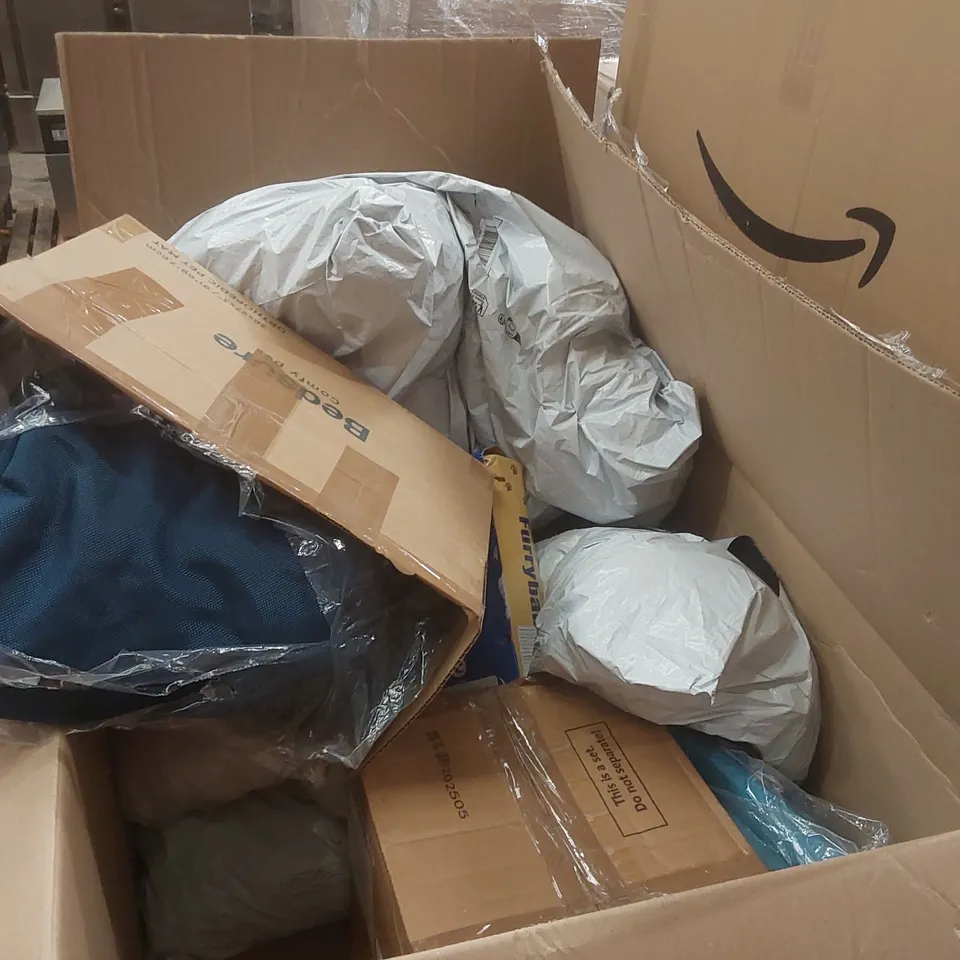 PALLET CONTAINING A VERY LARGE QUANTITY OF ASSORTED PET PRODUCTS
