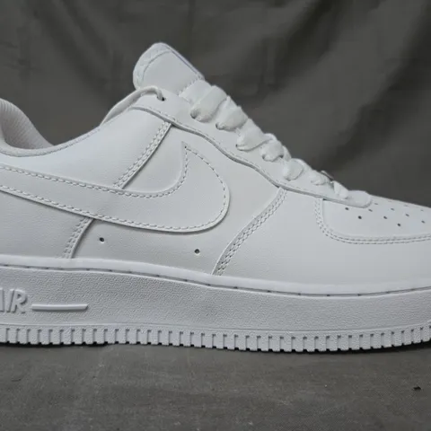 PAIR OF NIKE AIR FORCE 1 SHOES IN WHITE UK SIZE 9