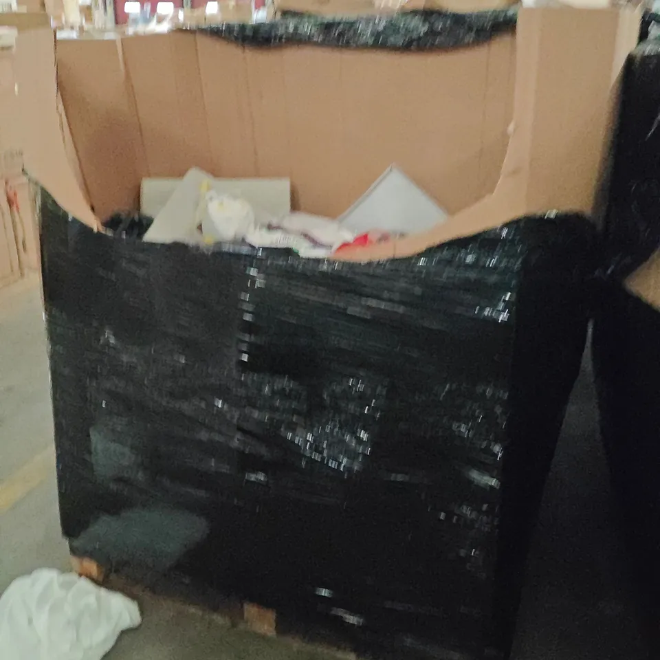 PALLET OF ASSORTED HOUSEHOLD AND CLOTHING ITEMS TO INCLUDE LODGE CAST IRON PO, TOILET SEAT, LUGGAGE CASE AND TV MOUNT
