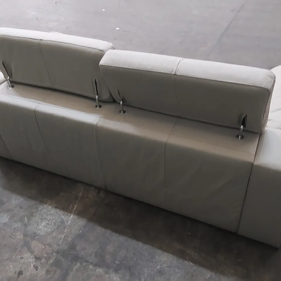 DESIGNER 3-SEATER LEATHER UPHOLSTERED SOFA WITH ADJUSTABLE HEADRESTS 