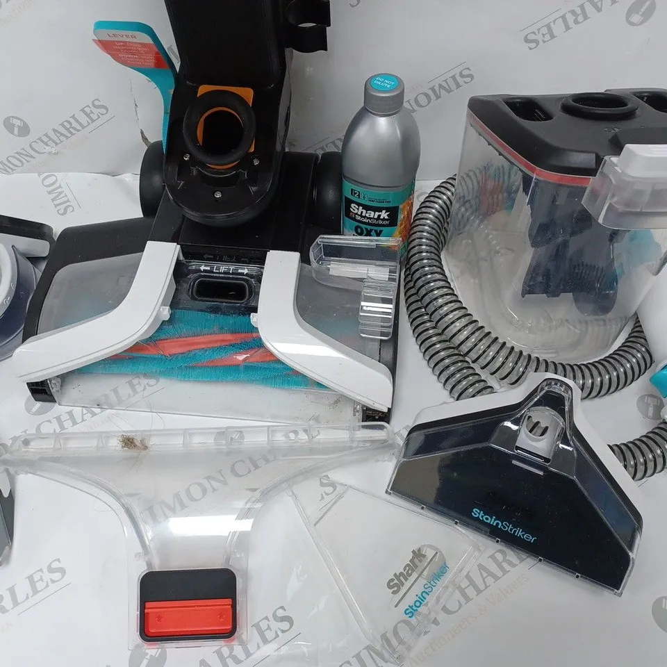 SHARK CARPET XPERT DEEP CARPET CLEANER & BUILT IN STAIN STRIKER EX200UK