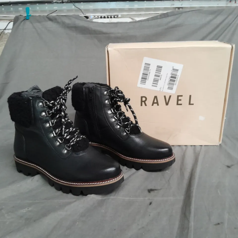 BOXED PAIR OF RAVEL LEATHER FUR LINED HIKER BOOTS BLACK SIZE UK  7