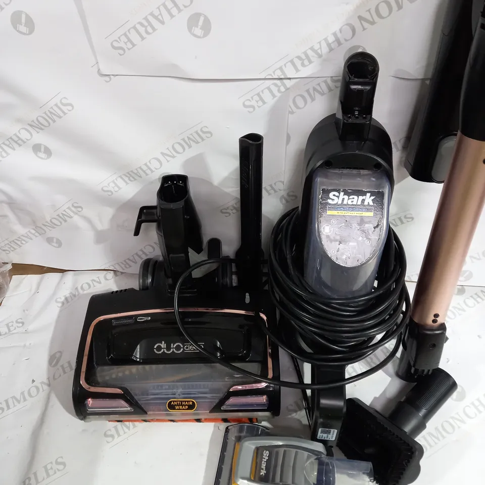 SHARK CORDED STICK VACUUM HZ500UKT