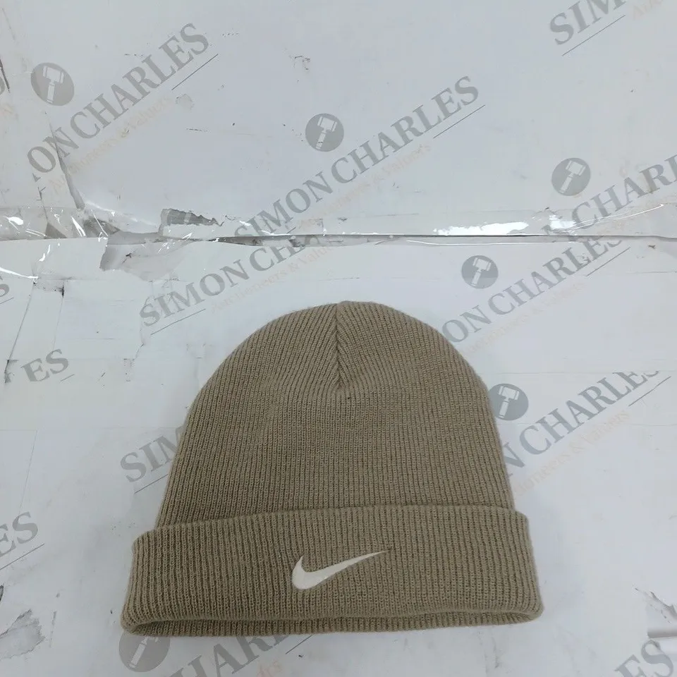 SMALL NIKE BEANIE 