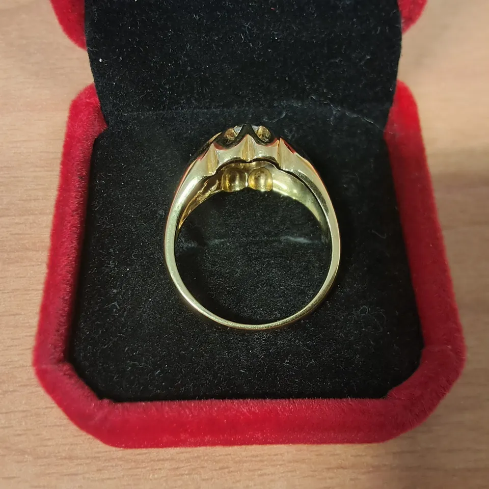 18CT YELLOW GOLD GENTS RING SET WITH NATURAL DIAMOND WEIGHING +-1.00CT