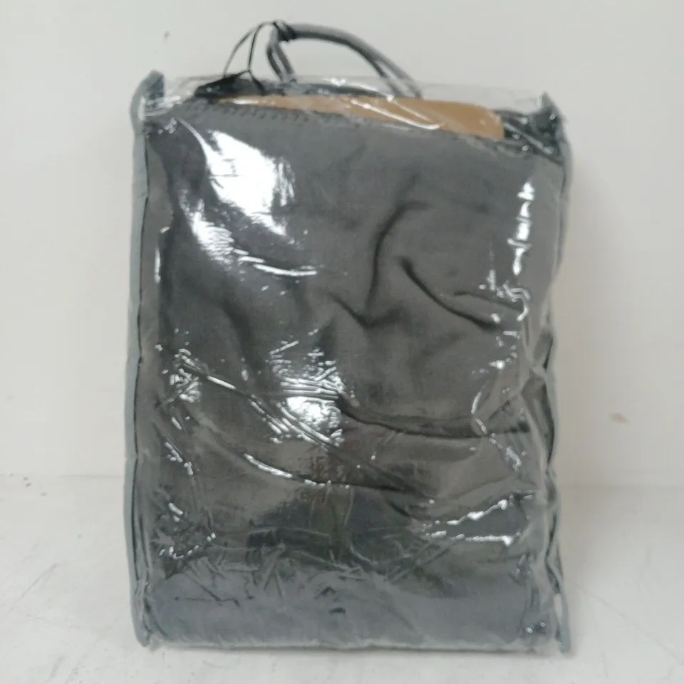 THE COSY SLATE BLACK BLANKET