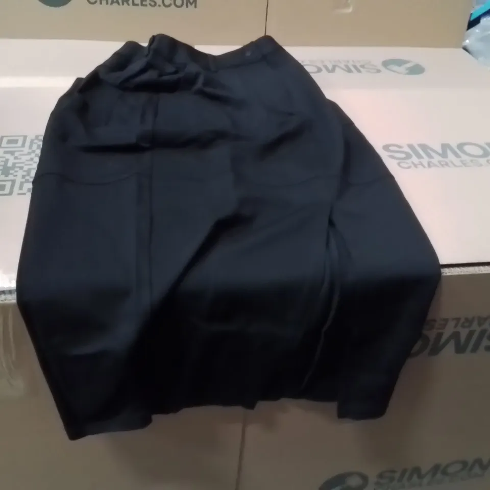 BOXED BRAND NEW APPROXIMATELY 12 JD WILLIAMS PONTE COLUMN SKIRT BLACK SIZE 10
